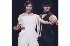 志玲姐姐从长腿美女变成被托举在半空轻盈起舞的长腿美女图片