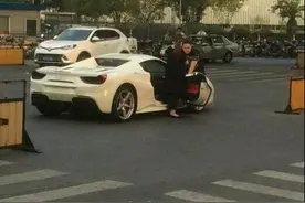 PDD豪车换新 粉丝智囊团起外号笑喷众人图片