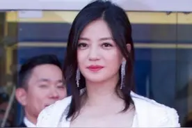 赵薇走红毯照片国内媒体那么美，国外网站却这么老图片