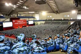6000余人汇聚一堂！华南理工大学新生的第一堂课都讲了些啥？图片