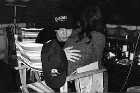 权志龙INS小号被黑，疑似和小松菜奈的床照被曝光图片