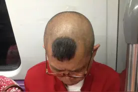 2+2确实等于4但你的4好像和别人的不一样图片