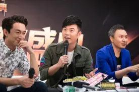 陈赫打游戏以一敌九还带着坑货林更新，网友表示帅爆了！图片