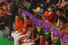 张继科马龙秀恩爱，现场互换衣服鞋子，网友：说好的洁癖呢？图片