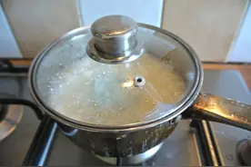 图解：生米煮成熟饭，煮米粒粒晶莹且松散的方法图片