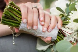 婚礼美甲方案 让你的指甲闪耀动人图片