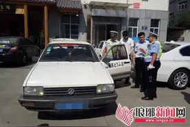 “公车”停在饭店门口 李鬼遇上李魁被警察带走了图片
