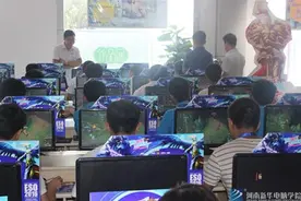 河南新华“新华电脑杯”第五届电子竞技大赛四强诞生图片