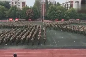 超级赞，大学生军训彩排这才是最有创意的军训！图片