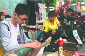 暑期陪爸妈摆摊修鞋 12岁的他入围央视“寻找最美孝心少年”图片