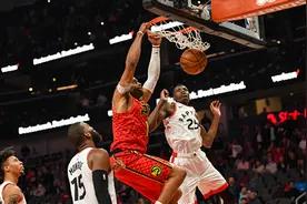 NBA十佳球：给力芬隔扣卡皇 卡特炸框里程碑 欧文半场连线图片