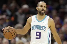 NBA十佳球：欧文梦幻步晃晕书豪 帕克鬼手抢断空中接力图片