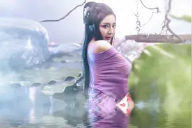 小说：身材绝艳大小姐体验生活，做起拍卖师，一开口就让男性沸腾图片