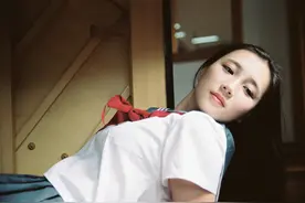 小说：继妹抢她男朋友，订婚宴上炫耀羞辱，她的反应大快人心图片