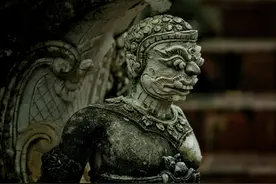 小说：刘玄刚刚穿越，就捡到了一个免费的媳妇，只是这个家太破了图片