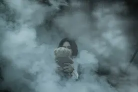 小说：男友最近总聚会，我起疑偷偷跟踪他，眼前一幕让我五雷轰顶图片