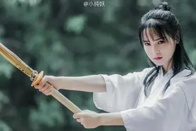 小说：总裁开家庭会议，让助理留下，父亲不解，他当众宣布婚讯图片