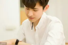小说：“你还是个孕妇，洗完澡不要开窗。”图片