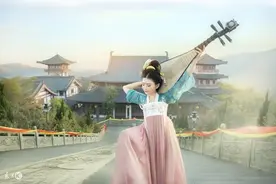 小说：丈夫加薪妻子想让婆婆搬出去住，婆婆：没生孩子还要赶我走图片