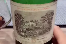 1973年的拉菲，酒并不是越老越好喝，过了适饮期就慢慢的没味视频封面