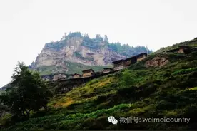 悬崖绝壁上惊现悬空房 ，里面竟藏宝，世代子孙被命令在此守护图片