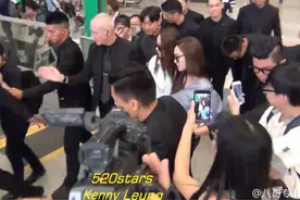 韩星姐妹郑秀晶郑秀妍来港，保镖比粉丝还多，网友:禁韩起效果了图片