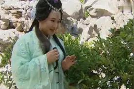 鬼婴附身在果子里，未婚少女摘吃后，竟瞬间要生子视频封面