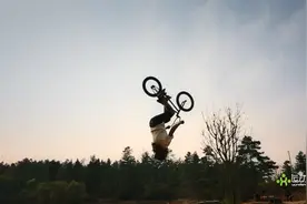 两个老外不仅BMX骑得好，中文也说得比你溜！图片