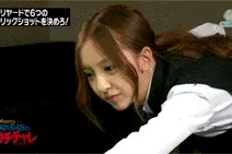 健身3年，女孩单手单脚轻松做俯卧撑图片