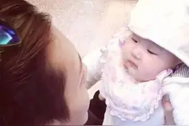 不想让宝宝嫌弃你，就从抱孩子的姿势学起，陈伟庭你可得加油了图片