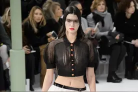 金小妹除了私服造型养眼，这些T台上的造型也让人大开眼界！图片