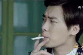 李易峰抽烟，姿势帅气逼人图片