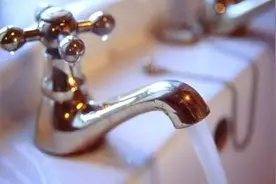 周末DIY：水龙头巧清洁图片