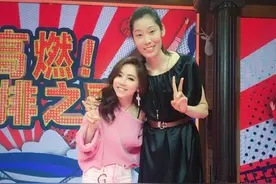 邓紫棋见女排变迷妹，不在乎当小矮人！网友：你好矮！图片
