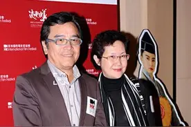 70岁姜大卫和妻子李琳琳近照图片