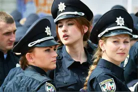 抓拍乌克兰制服女警，确实惊艳！图片