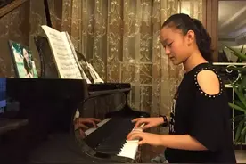 14岁邱隘妹子精通钢琴+萨克斯+拉丁舞，还得了国际大赛金奖图片