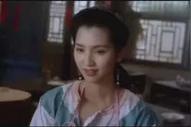 《咏春》经典片段！排队买豆腐！莫少聪前妻年轻真的是大美女！视频封面