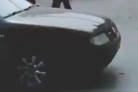 两名男子起争执后互喷口水，事后用水疯狂洗脸。遇事好商量，互喷口水难看，还不讲卫生@抖音小助手视频封面