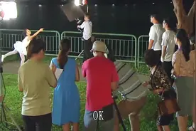 小姑娘被老太婆用布缠住胸部，导致她呼吸都困难视频封面
