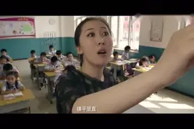 老师要求明天穿校服，结果小强真的穿着孝服来学校视频封面