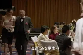婚礼现场前女友却发现前男友换人不换词图片