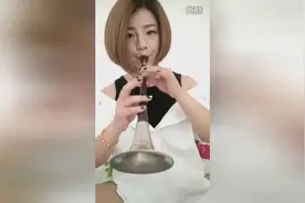 美女段莎莎老师教你吹唢呐图片