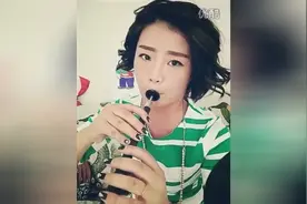 小媳妇唢呐吹奏歌曲大河向东流 真是人美声美图片