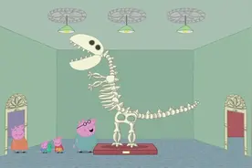 小猪佩奇：乔治去参观恐龙化石，他把自己想象成一只大恐龙视频封面