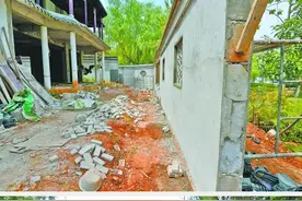 武汉中国院子八个月违建近百起 业委会无奈集体辞职图片