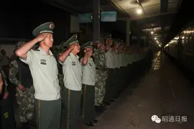 组图丨泪别老兵，舍不得战友，舍不得你——昭通！兄弟抱一下！图片