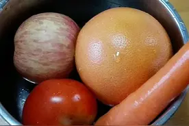 我家的农夫果园——西红柿胡萝卜苹果蜜西柚汁图片