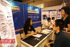 新媒:超半数中国家长想把孩子送出国 低龄趋势明显图片