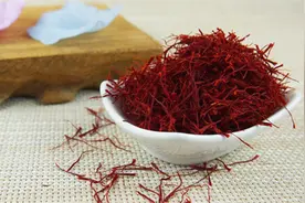 藏红花泡水喝的功效图片